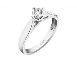 Pierścionek z białego złota z brylantem - 0,08 ct - próba 750. Białe pierścionki Apart, z brylantem, złote. W wyprzedaży za 2,163.00 zł.
