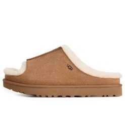 Klapki Ugg Australian W Greenport Slide Damskie. Brązowe klapki UGG, bez wzorów, ze skóry, z otwartym noskiem, bez obcasa. Za 587.70 zł.
