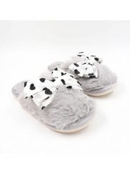 Confly Kapcie w kolorze jasnoszarym rozmiar: 41. Szare obuwie domowe Confly, bez wzorów, z okrągłym noskiem, bez zapięcia. Za 61.17 zł.