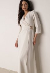 Jasnobeżowa Kopertowa Sukienka Wieczorowa z Metaliczną Aplikacją w Talii Henalana. Brązowe sukienki Born2be, na imprezę, l, z aplikacjami, eleganckie, bez kołnierzyka, bez ramiączek, maxi, kopertowe. Za 169.99 zł.