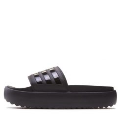Klapki adidas. Czarne klapki Adidas, bez wzorów, bez obcasa. Za 149.99 zł.