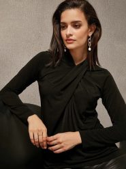 Milan Kiss Bluzka w kolorze czarnym rozmiar: XL. Czarne bluzki Milan Kiss, xl, bez wzorów, bez kołnierzyka, bez ramiączek. Za 104.89 zł.