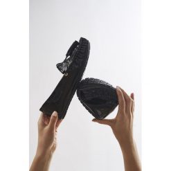 Czarne Mokasyny Carnation. Czarne mokasyny Born2be, bez wzorów, z materiału, bez obcasa. Za 49.99 zł.