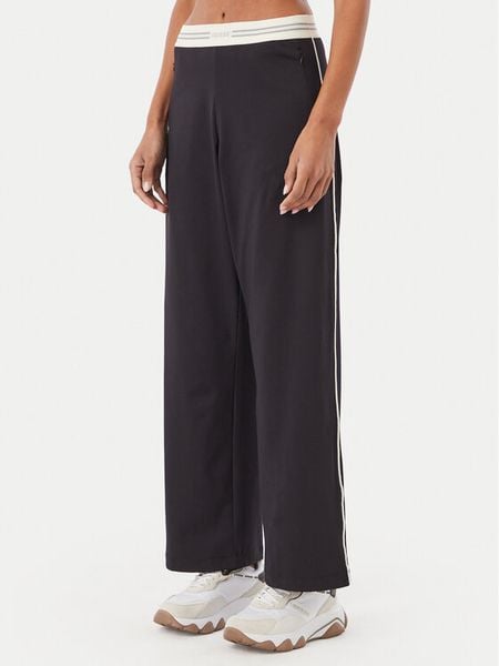 Guess Spodnie dresowe V6BB12 K6333 Czarny Regular Fit. Czarne spodnie dresowe Guess, xs, z aplikacjami, z dresówki. Za 294.99 zł.