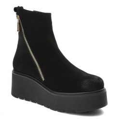 Czarne Botki Damiss Stylowe Obuwie Jesienne. Czarne botki DAMISS, na jesień, bez wzorów, z jeansu, bez obcasa, na obcasie, bez zapięcia. Za 359.00 zł.