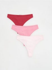 Majtki typu stringi 3 pack - czerwony. Czerwone stringi Reserved, bez wzorów. W wyprzedaży za 39.99 zł.
