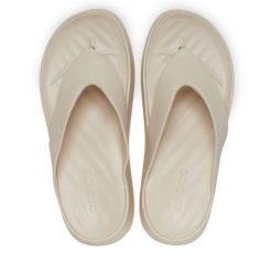 Japonki Crocs. Brązowe klapki Crocs, bez wzorów, bez obcasa. Za 199.99 zł.