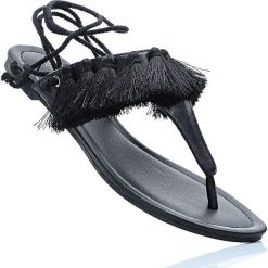 Sandały japonki bonprix czarny. Czarne klapki bonprix, bez wzorów, bez obcasa. Za 27.99 zł.