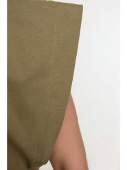 Trendyol Koszulka w kolorze khaki rozmiar: XL. Brązowe bluzki Trendyol, xl, bez wzorów, z bawełny, bez kołnierzyka, bez ramiączek. Za 34.52 zł.