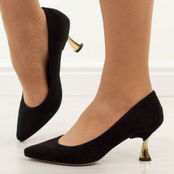 Czarne zamszowe skórzane Polskie szpilki damskie Prestige 2111. Czarne szpilki Prestige, bez wzorów, ze skóry, biznesowe, bez obcasa, na obcasie, bez zapięcia. Za 429.00 zł.