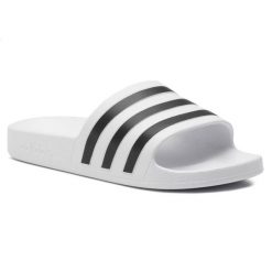 Klapki adidas. Białe klapki Adidas, bez wzorów, bez obcasa. Za 79.99 zł.