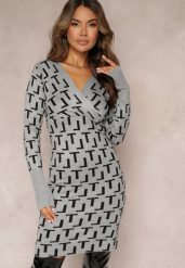 Szara Dzianinowa Sukienka w Geometryczny Wzór z Kopertowym Dekoltem Isobell. Szare sukienki Renee, na co dzień, bez wzorów, z dzianiny, eleganckie, bez kołnierzyka, bez ramiączek, mini, dopasowane. Za 99.99 zł.