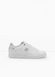 Wygodne sneakersy z wyściełaną wkładką marki Fila. Białe obuwie sportowe bonprix, bez zapięcia. Za 154.99 zł.