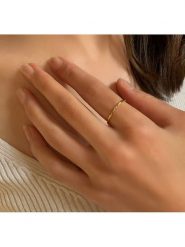 Les Petites Précieuses Pozłacany pierścionek z diamentem rozmiar: 58. Żółte pierścionki Les Petites Précieuses, z diamentem, pozłacane. Za 105.14 zł.