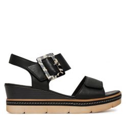 Sandały Remonte. Czarne sandały Remonte, bez wzorów, bez obcasa, na koturnie, bez zapięcia. Za 379.99 zł.