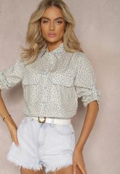 Jasnoniebieska Koszula z Bawełny o Luźnym Kroju w Drobne Kwiaty Findiana. Niebieskie koszule Renee, l, bez wzorów, z bawełny, eleganckie, bez kołnierzyka, bez ramiączek. Za 44.99 zł.