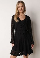Czarna Koronkowa Sukienka z Cienkim Paskiem i Rozkloszowanymi Rękawami Jovaila. Czarne sukienki Born2be, na co dzień, l, bez wzorów, z koronki, klasyczne, bez kołnierzyka, bez ramiączek, mini, rozkloszowane. Za 159.99 zł.