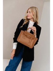 Lia Biassoni Skórzana torebka w kolorze jasnobrązowym - 30 x 23 x 11 cm rozmiar: onesize. Brązowe torby na ramię Lia Biassoni, bez wzorów, z materiału, przez ramię, bez dodatków. Za 260.99 zł.