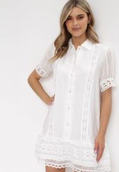 Biała Koszulowa Sukienka Mini z Koronką i Perłowymi Guzikami Isira. Białe sukienki Born2be, na imprezę, na lato, m, bez wzorów, z koronki, eleganckie, bez kołnierzyka, bez ramiączek, mini, koszulowe. Za 149.99 zł.