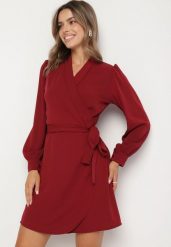 Bordowa Kopertowa Sukienka Ozdobiona Paskiem Nalimera. Czerwone sukienki Born2be, l, bez wzorów, eleganckie, bez kołnierzyka, bez ramiączek, mini, kopertowe. Za 109.99 zł.