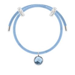 Bransoletka Liana, posrebrzana w kolorze jasnoniebieskim z zawieszką z niebieskim kryształem. Niebieskie bransoletki Lilou, posrebrzane. Za 248.00 zł.