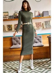 Olalook Sukienka dzianinowa w kolorze khaki rozmiar: onesize. Brązowe sukienki Olalook, bez wzorów, z dzianiny, bez kołnierzyka, bez ramiączek, maxi. Za 44.09 zł.
