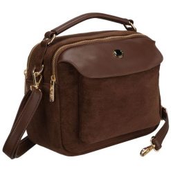 Brązowa listonoszka damska mała torebka na ramię lub do ręki modna ze skóry ekologicznej Peterson PTN MX02-P. Brązowe torby na ramię Peterson, bez wzorów, ze skóry ekologicznej, do ręki, małe, bez dodatków. Za 104.99 zł.