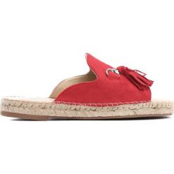 Czerwone Klapki Bearling. Czerwone klapki Born2be, z aplikacjami, z otwartym noskiem, bez obcasa, na płaskiej podeszwie. Za 29.99 zł.