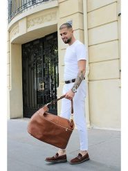 Maison héritage PARIS Skórzana torba podróżna "Jax" w kolorze karmelowym - 60 x 34 x 14 cm rozmiar: onesize. Brązowe torby na ramię Maison héritage PARIS, bez wzorów, z materiału, przez ramię, bez dodatków. Za 434.99 zł.