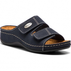 Klapki TAMARIS - 1-27510-22 Navy 805. Niebieskie klapki Tamaris, bez wzorów, z materiału, bez obcasa. W wyprzedaży za 129.00 zł.