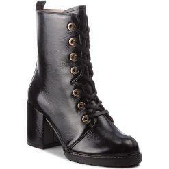 Botki STUART WEITZMAN - Climbing YL96083 Black Brillo Nubo. Czarne botki Stuart Weitzman, bez wzorów, ze skóry, bez obcasa, na obcasie, bez zapięcia. W wyprzedaży za 1,269.00 zł.