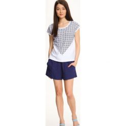 BLUZA NIEROZPINANA DAMSKA WE WZORY. Białe bluzy TROLL, s, bez wzorów, bez kaptura. W wyprzedaży za 49.99 zł.