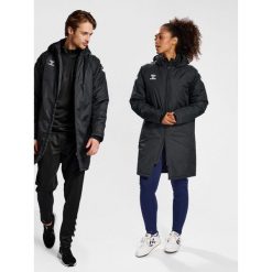 Kurtka parka HML CORE XK BENCH JACKET. Czarne parki Hummel, l, z materiału, klasyczne, moda ciążowa, z kapturem. Za 280.00 zł.