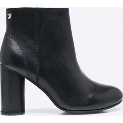 Gioseppo - Botki. Czarne botki Gioseppo, bez wzorów, z materiału, bez obcasa, na obcasie, bez zapięcia. W wyprzedaży za 219.90 zł.
