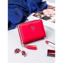 Portmonetka damska na zamek czerwona Milano Design - Czerwony. Czerwone portfele MILANO DESIGN, bez wzorów, ze skóry. Za 25.99 zł.