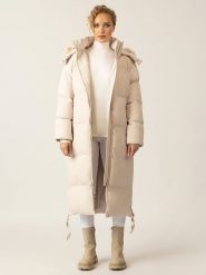 APART Płaszcz zimowy w kolorze kremowym rozmiar: 40. Brązowe płaszcze Apart, na zimę, bez wzorów, z puchu, bez kaptura. Za 614.96 zł.