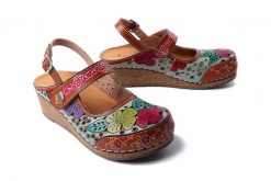LAURA VITA 0004132 FACSCINEO 0321 camel, sandały damskie. Zielone sandały Laura Vita, z aplikacjami, bez obcasa, na koturnie, bez zapięcia. Za 384.90 zł.