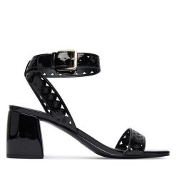 Sandały Guess. Czarne sandały Guess, z aplikacjami, bez obcasa, na słupku, bez zapięcia. Za 589.99 zł.