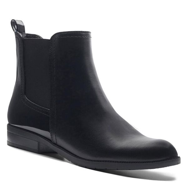 Botki Jenny Fairy. Czarne botki Jenny Fairy, bez wzorów, bez obcasa, na płaskiej podeszwie, bez zapięcia. Za 119.99 zł.