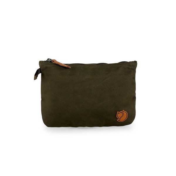 Kosmetyczka Fjallraven Gear Pocket - dark olive. Zielone kufry i kosmetyczki Fjällräven, bez wzorów, bez dodatków. Za 93.99 zł.