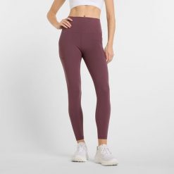 Legginsy damskie do jogi New Balance Harmony WP51124FDP – bordowe. Czerwone legginsy New Balance, s, bez wzorów, z lycry, z podwyższonym stanem. Za 249.99 zł.