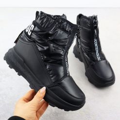 Śniegowce damskie czarne NEWS 9146. Czarne botki NEWS, bez wzorów, ze skóry ekologicznej, bez obcasa, bez zapięcia. Za 129.99 zł.