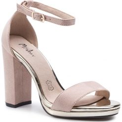 Sandały MENBUR - 07966 Nude 0097. Czerwone sandały Menbur, bez wzorów, z materiału, eleganckie, bez obcasa, na obcasie, bez zapięcia. W wyprzedaży za 189.00 zł.