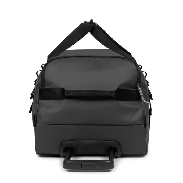 Torba podróżna na kółkach Eastpak Duffel. Czarne torby na ramię Eastpak, bez wzorów, eleganckie, na ramię, duże, bez dodatków. Za 825.00 zł.