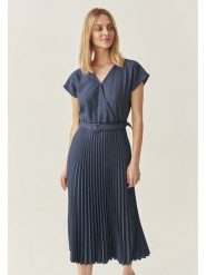 TATUUM Sukienka w kolorze granatowym rozmiar: 38. Niebieskie sukienki Tatuum, bez wzorów, z tkaniny, bez kołnierzyka, bez ramiączek, midi. Za 231.13 zł.