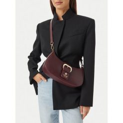 Torebka Beverly Hills Polo Club. Czerwone listonoszki Beverly Hills Polo Club, bez wzorów, bez dodatków. Za 159.99 zł.