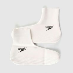 Skarpetki basenowe Speedo lateksowe. Białe skarpety Speedo, bez wzorów, z gumy. W wyprzedaży za 29.99 zł.
