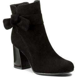 Botki ANN MEX - 8249 01W Czarny. Czarne botki Ann Mex, z aplikacjami, ze skóry, bez obcasa, na obcasie, bez zapięcia. W wyprzedaży za 279.00 zł.