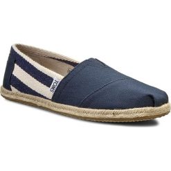Espadryle TOMS - Classic 10005419 Navy Stripe. Niebieskie espadryle Toms, bez wzorów, z materiału, bez obcasa, na płaskiej podeszwie, bez zapięcia. W wyprzedaży za 169.00 zł.