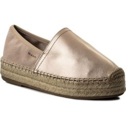 Espadryle GANT - Capri 16561391 Rose Gold G23. Czerwone espadryle GANT, bez wzorów, z materiału, bez obcasa, na płaskiej podeszwie, bez zapięcia. W wyprzedaży za 249.00 zł.